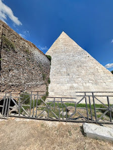 "Visit the Pyramid of Cestius in Rome: Unique Italian Attractions"