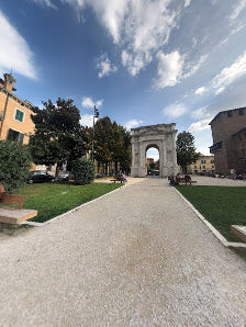 Discover the Magnificent Arco dei Gavi in Verona