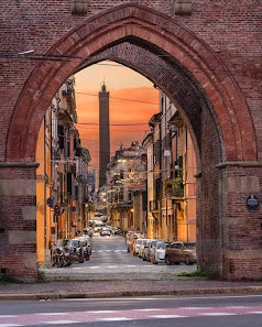 Discover Bologna's Two Towers: Top Italy Tours & Italian Food Highlights