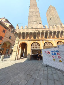 Discover Bologna's Two Towers: Top Italy Tours & Italian Food Highlights