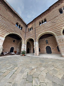 Discover Verona's Iconic Landmark: Torre dei Lamberti