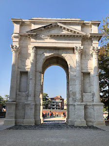 Discover the Magnificent Arco dei Gavi in Verona