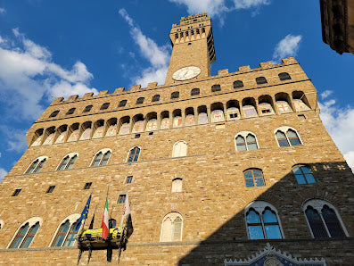 Discover Palazzo Vecchio: Top Florence Tours & Italian Food Delights