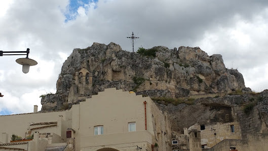 Explore the Enchanting Casa Grotta di Vico Solitario in Matera