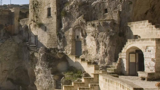 Explore the Enchanting Casa Grotta di Vico Solitario in Matera