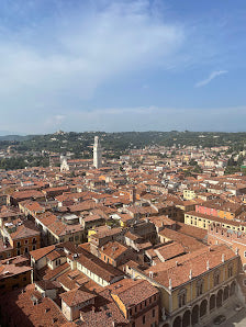 Discover Verona's Iconic Landmark: Torre dei Lamberti