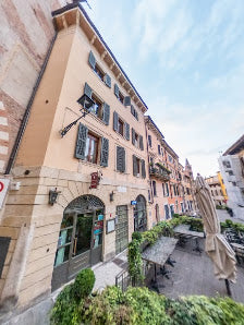 Explore the Charming Ponte Pietra in Verona