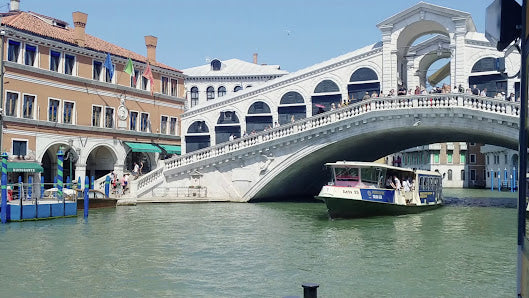 Explore Rialto Bridge: Top Italy Tours, Italian Food & Venice Attractions