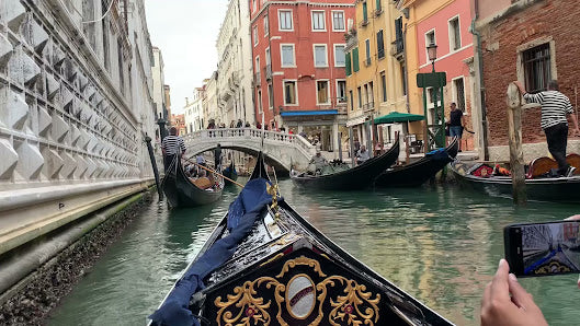 Gondola Ride in Venice: Best Italy Tours 2024 & Italian Experiences