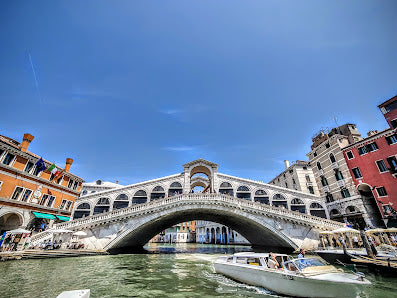 Explore Rialto Bridge: Top Italy Tours, Italian Food & Venice Attractions