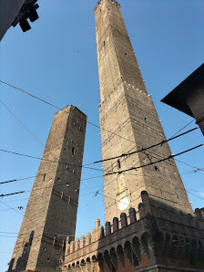 Discover Bologna's Two Towers: Top Italy Tours & Italian Food Highlights